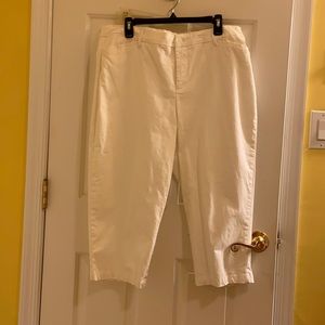 White Capri stretch pants